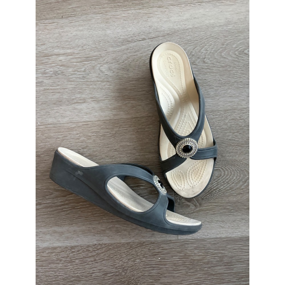 Crocs Sanrah Embellished Wedge Sandals Black Tan Medallion Slides Womens 9